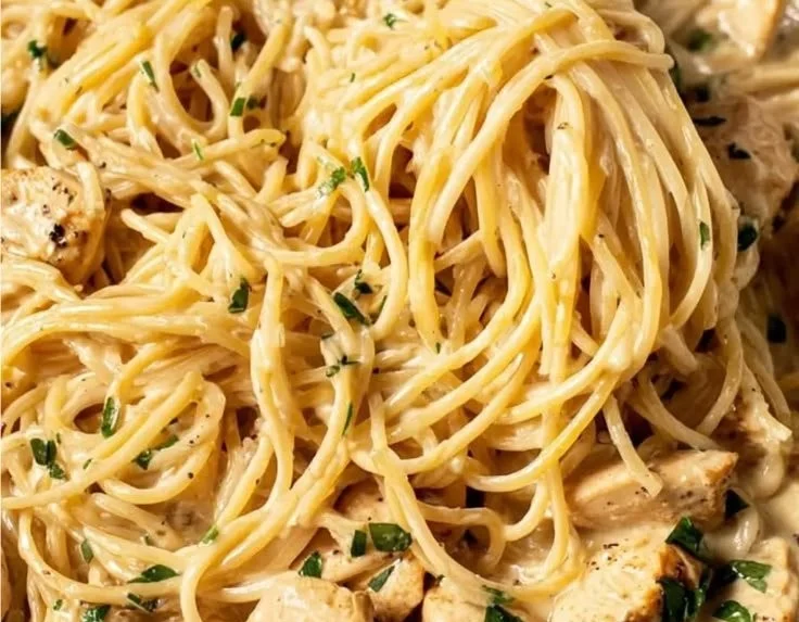Easy Garlic Chicken Pasta