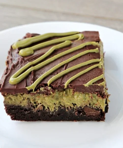 Delicious Dubai chocolate brownies fresh out of the oven