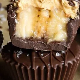 Frozen protein banana chocolate bites for a healthy and delicious snack.