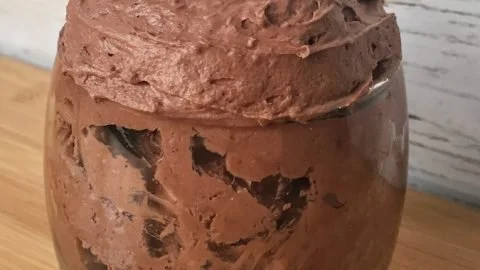 Delicious 2-ingredient mousse recipe for an easy dessert